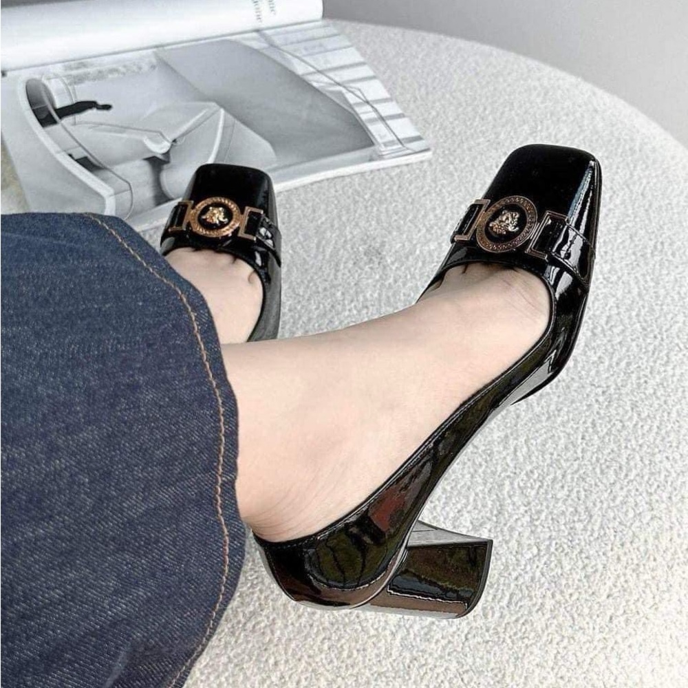 Versace Medusa Closed Toe Heel  Pumps in Black/ Gold